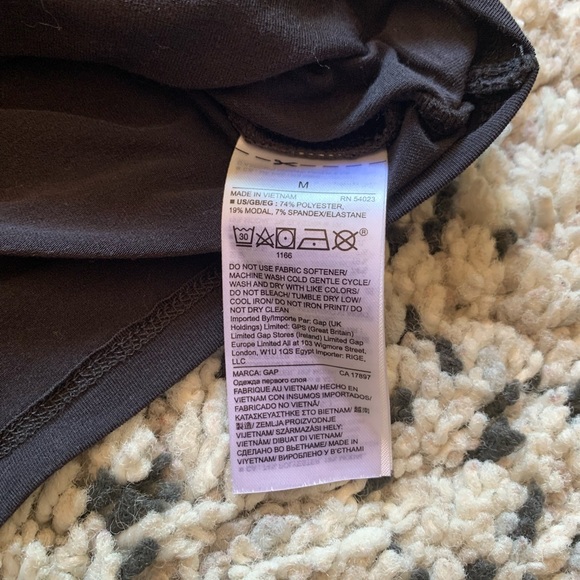 GapFit breathe faux wrap top - Picture 4 of 6